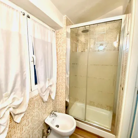 Acquario Accogliente Mansarda Con Terrazza 50 Mq Genova